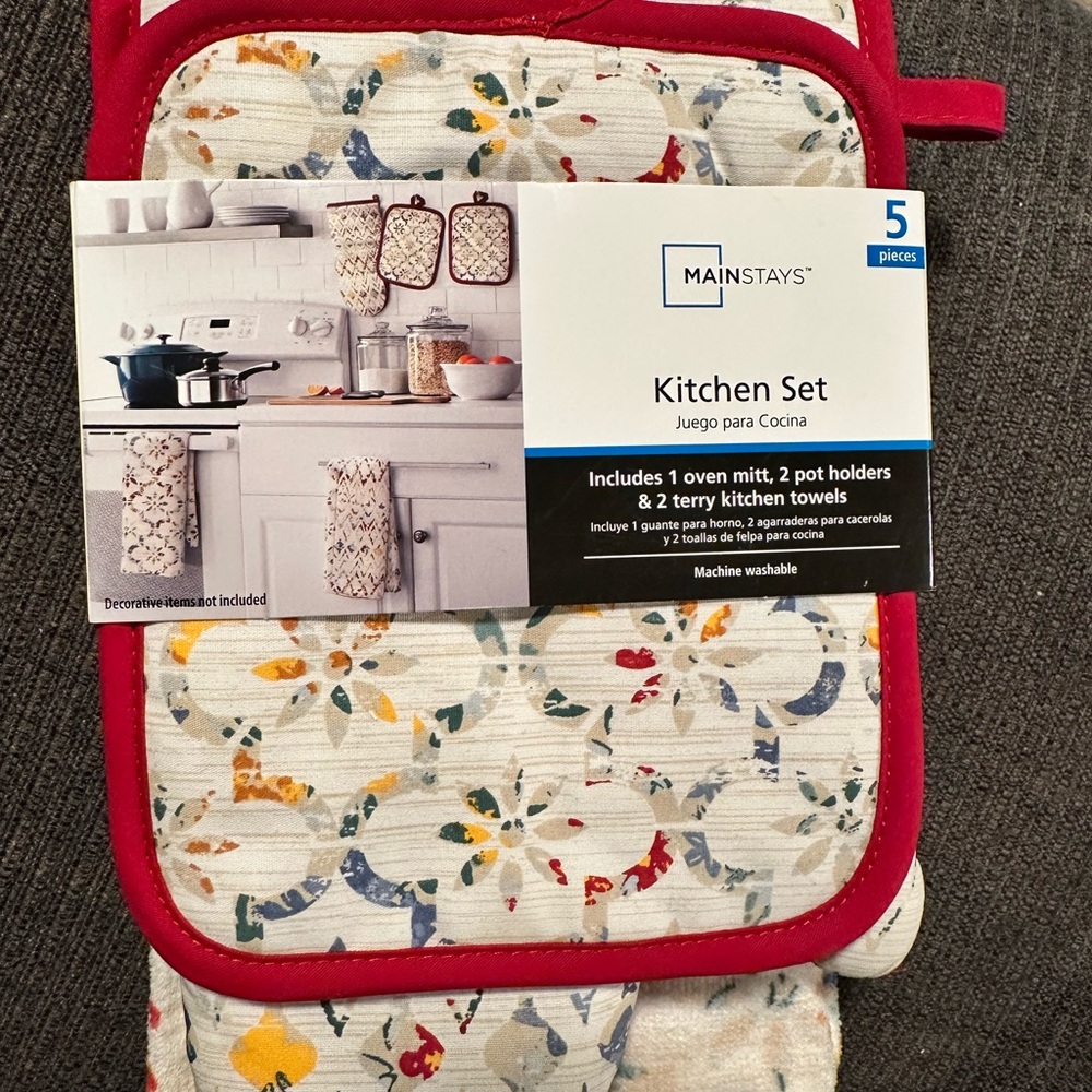 MainStays Red and Multicolor Kitchen Linen Set